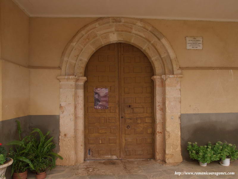 PORTADA EN MURO SUR